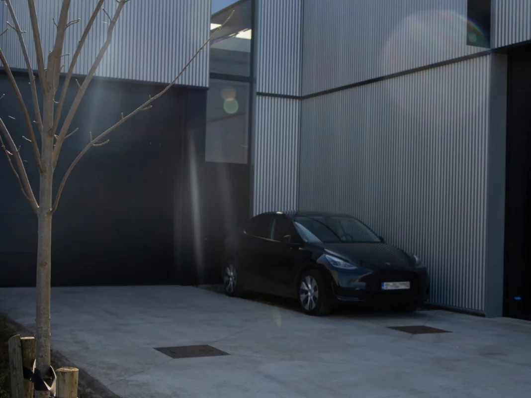 Parking en poorten van Park Beverna
